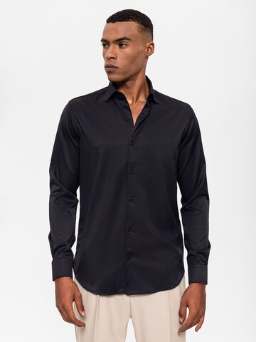 Slim fit Camicia di Antioch in nero: frontale