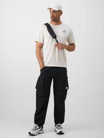 Tricou 'POWDER DAYS' de la THE NORTH FACE pe alb