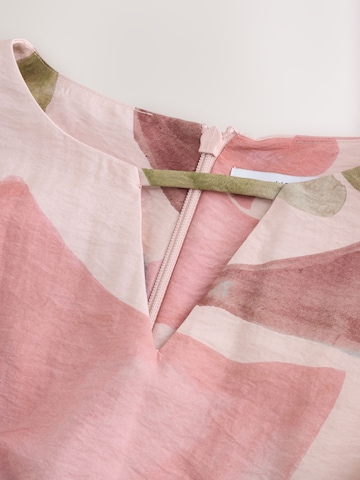 Rochie de la Next pe roz