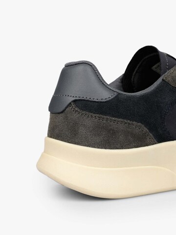 Scalpers Sneaker 'New Ford' in Grau