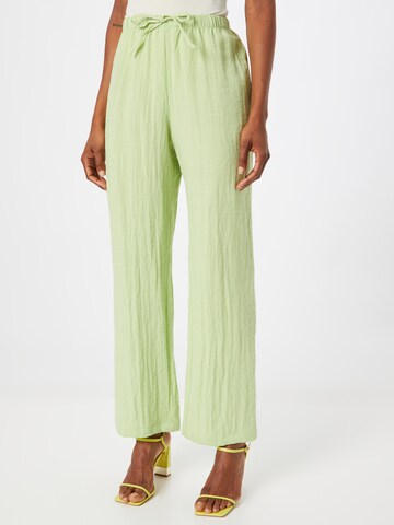 Loosefit Pantalon Monki en vert : devant