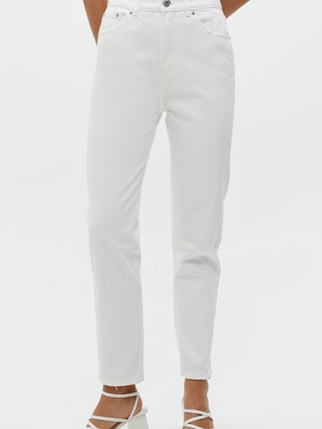 Pull&Bear Tapered Jeans i hvid