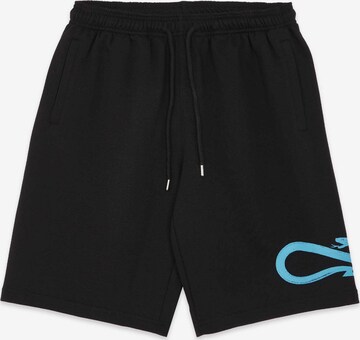 Lyle & Scott Regular Shorts in Schwarz: predná strana