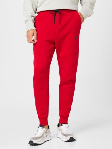 Effilé Pantalon Nike Sportswear en rouge : devant