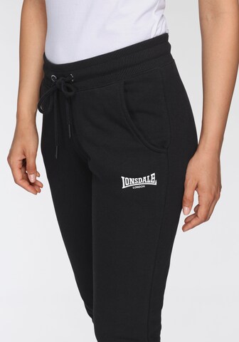 LONSDALE Tapered Jogginghose in Schwarz