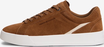 TOMMY HILFIGER Sneaker 'Court Premium' in Braun: Vorderseite