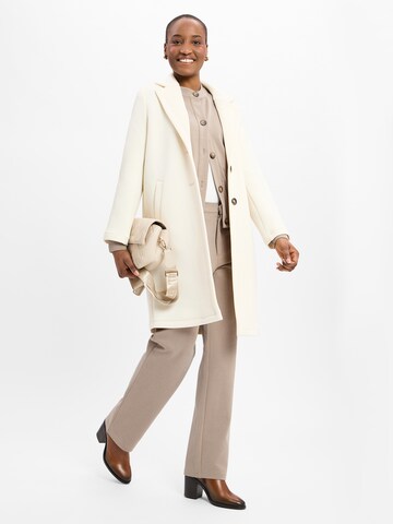 FYNCH-HATTON Regular Trousers in Beige
