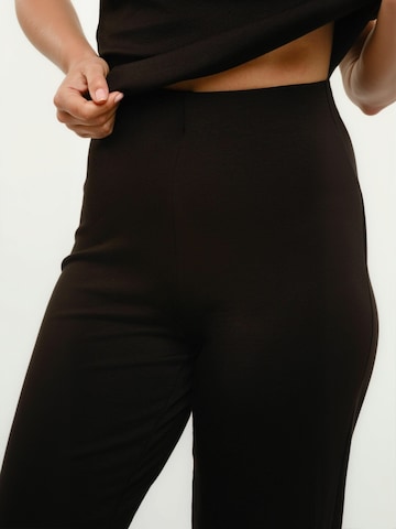 Liberte Essentiel Loosefit Kalhoty 'Henny' – černá
