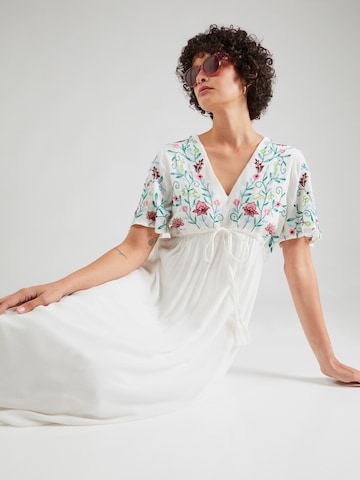 Rochie de vară 'CHELLA' de la YAS pe alb