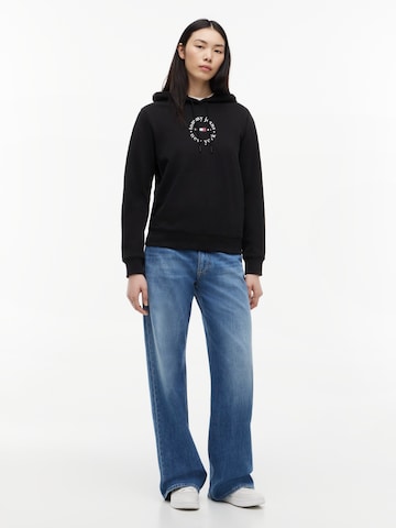 Tommy Jeans Свитшот 'ESS' в Черный