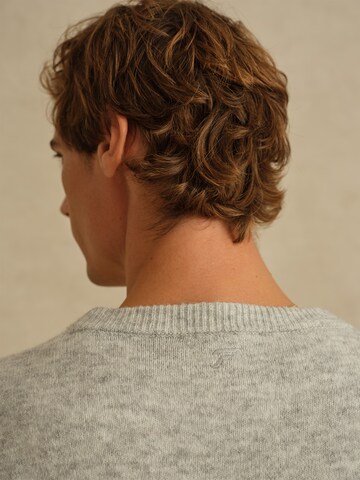 DAN FOX APPAREL Sweter 'William' w kolorze szary
