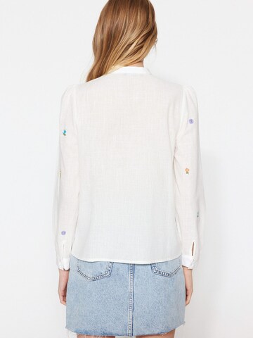 Trendyol Blouse in Beige