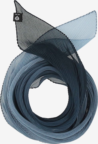 FRAAS Wrap in Blue: front