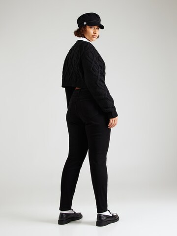 Vero Moda Curve Slimfit Farkut 'Rudy' värissä musta