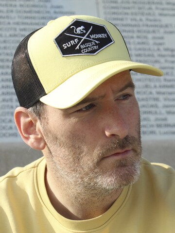 Cappello da baseball sportivo di Surf Monkey in giallo