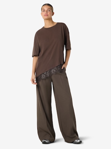 T-shirt Noisy may en marron