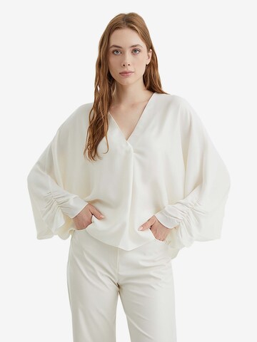 NOCTURNE Blouse in White: front