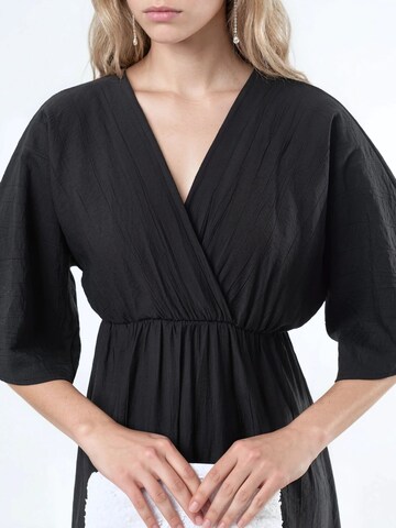 Busem Midi Kleid in Schwarz