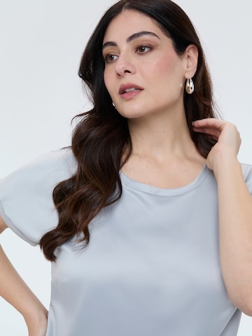 Top di Fiorella Rubino in grigio