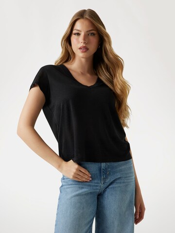 GUESS Shirt in Black: front