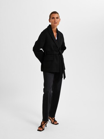 Veste mi-saison 'TARA' SELECTED FEMME en noir