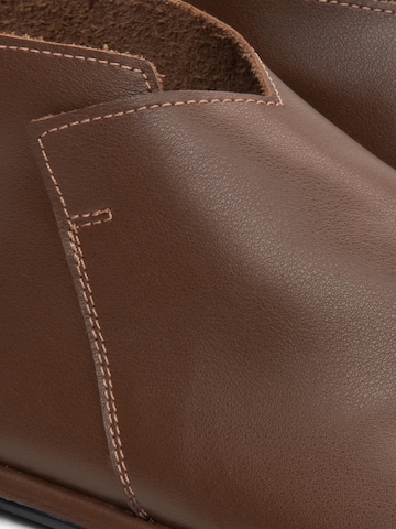 Sandalo '47-252' di Estro in marrone