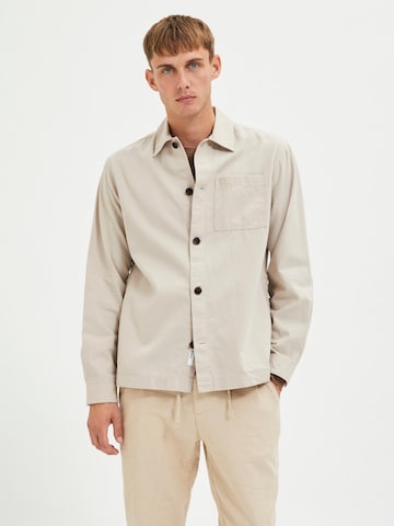 SELECTED HOMME Regular fit Button Up Shirt in Beige: front