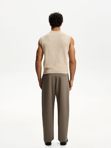 Bershka Slipover in Beige