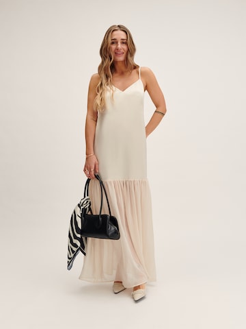 Tatiana Zidekova Kleid in Weiß: Vorderseite