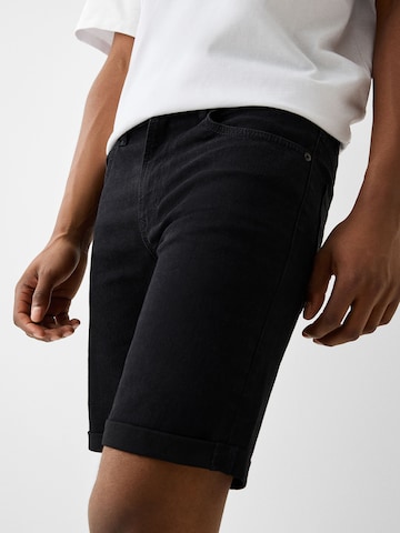 Bershka Regular Shorts in Schwarz