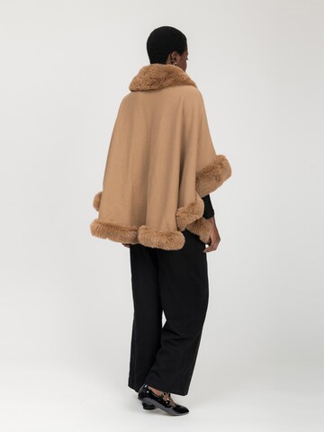 Influencer Cape in Beige