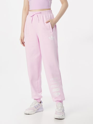 ADIDAS ORIGINALS - Tapered Calças 'Multiple Logo' em rosa: frente