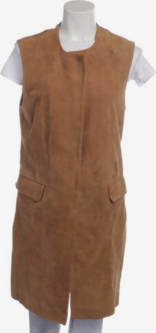 Closed Vest in M in Brown: front