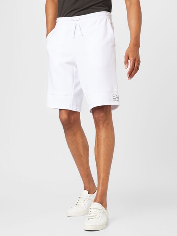 EA7 Emporio Armani Regular Спортен панталон в бяло: отпред