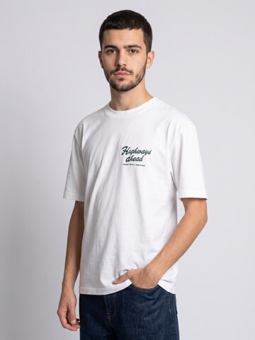 CAT Shirt 'Highways Ahead'‌‌‌‌‌‌‌‌ in Weiß: Vorderseite