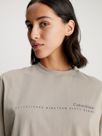 T-shirt Calvin Klein en beige