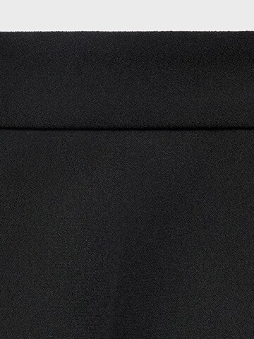 Regular Pantalon à plis MANGO en noir