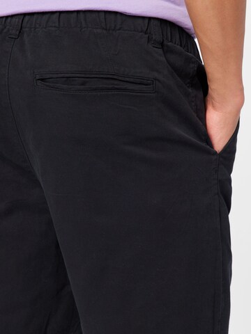 DEDICATED. Normální Chino kalhoty 'Nacka' – černá