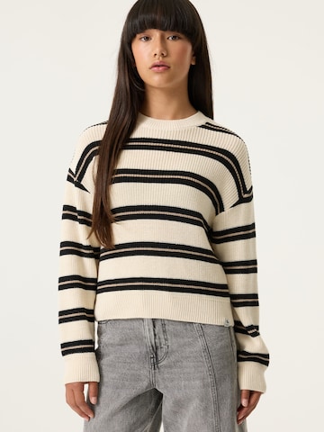 Pulover de la GARCIA pe alb: față