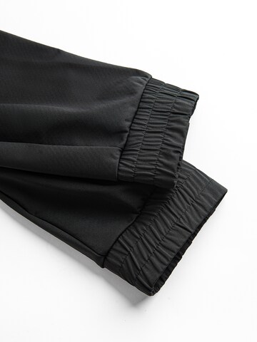 Tapered Pantaloni de la NoWear pe negru