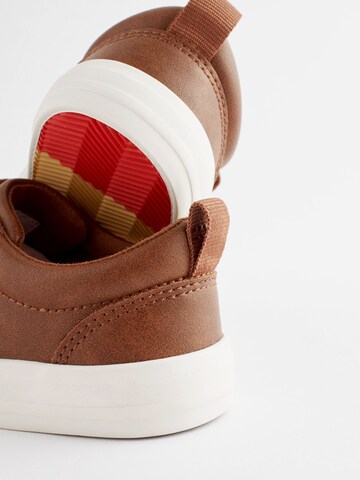 Baskets Next en marron