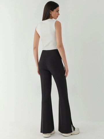 Hiccup Flared Pants in Black