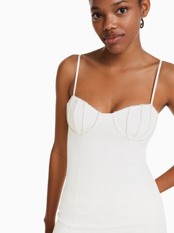 Robe Bershka en blanc