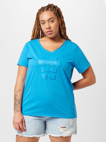 ONLY Carmakoma - Camisa 'QUOTE' em azul: frente