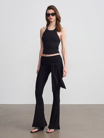 Dilvin Flared Pants in Black