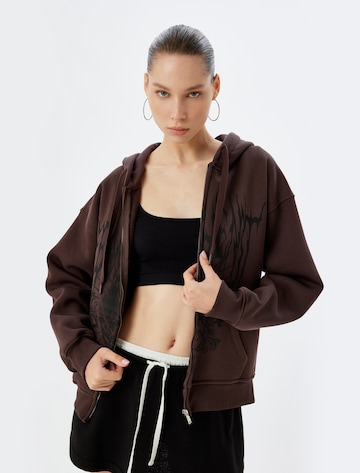 Koton Sweatshirt in Bruin: voorkant