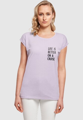 Merchcode T-Shirt 'Life Is Better' in Lila: Vorderseite