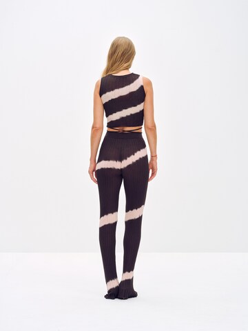Bootcut Pantalon 'Rebecca' ABOUT YOU x Toni Garrn en gris