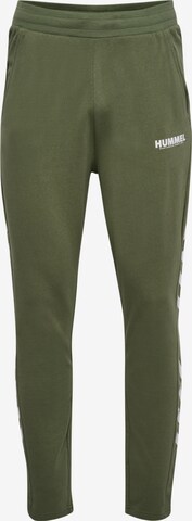 Hummel Tapered Sportbroek in Groen: voorkant