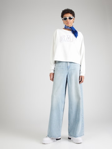 GAP Sweatshirt in White